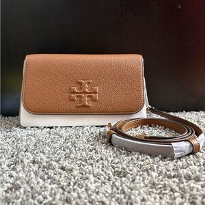 NWT Tory Burch Thea Flat Wallet Crossbody